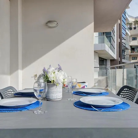 Fabulous In Pendergardens St Julians With Jacuzzi *