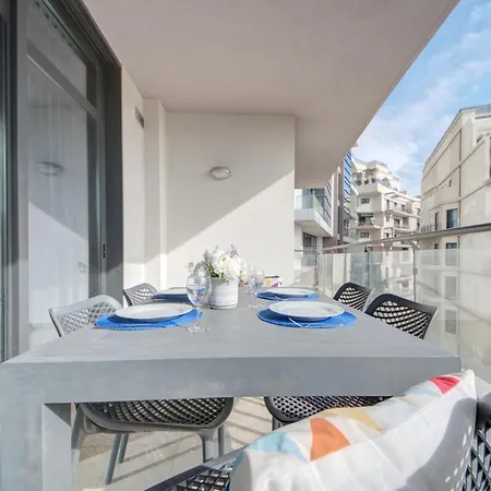 Fabulous In Pendergardens St Julians With Jacuzzi *