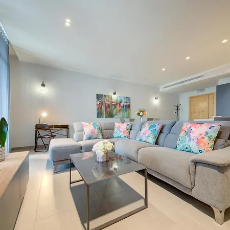 Fabulous In Pendergardens St Julians With Jacuzzi