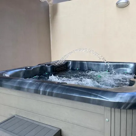 Fabulous In Pendergardens St Julians With Jacuzzi Saint Julian's